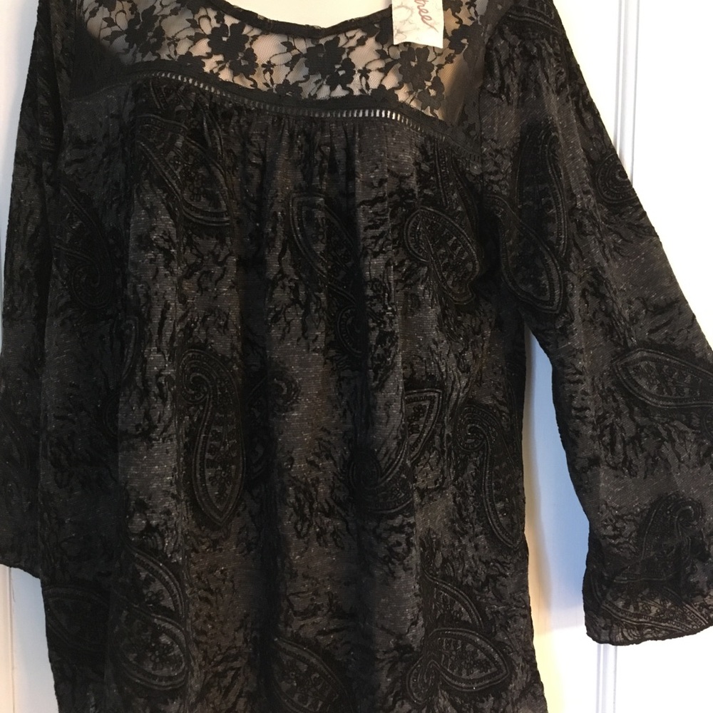Lace like black blouse